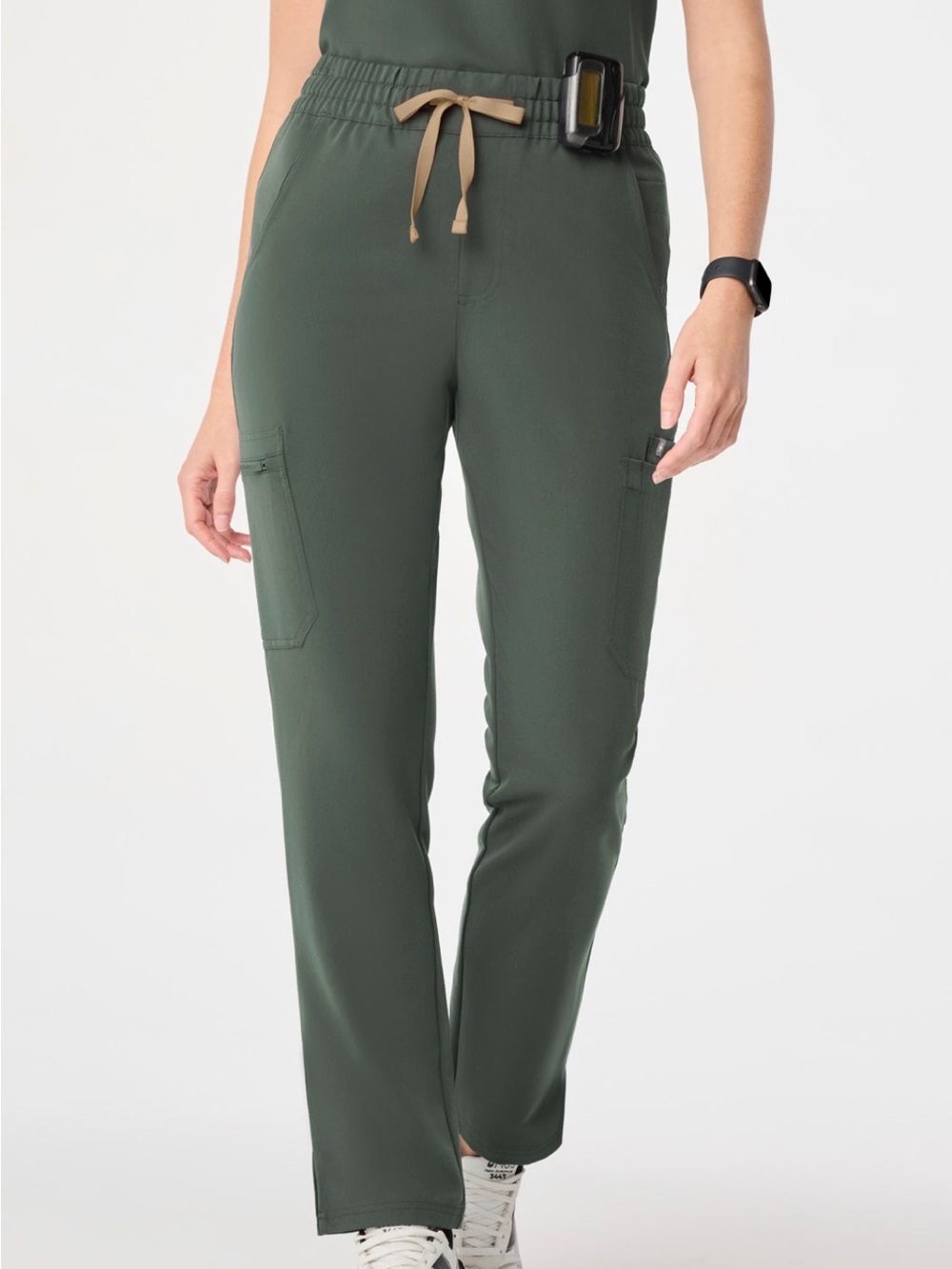 FIGS Women's Moss High Waisted Dowa Petite Scrub Pant (Medium Petite)